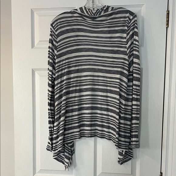 🌷spring pick 🌷GAP Navy and White Striped Cardigan - Picture 3 of 3